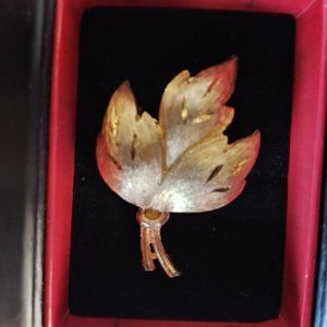 Vintage JJ Gold Colored Leaf Brooch/Pin